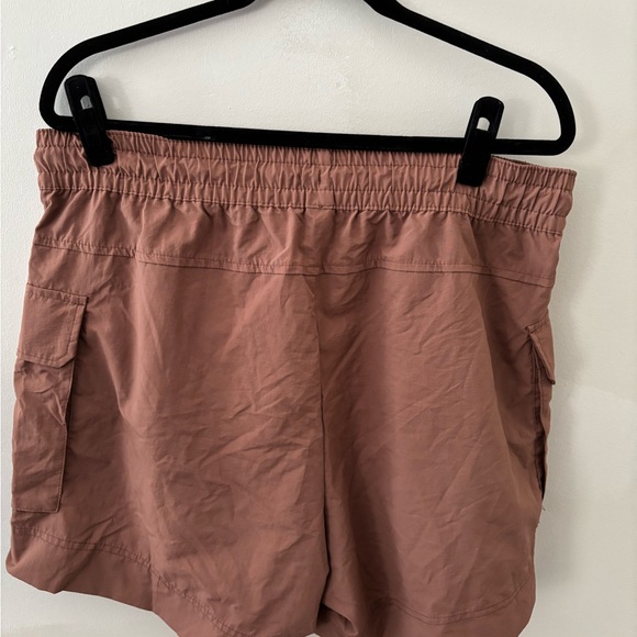 Old Navy Women's Cargo Shorts - Picture 5 of 5